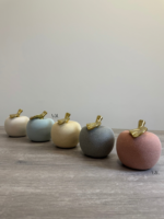 Porcelain apple decor - Image 2